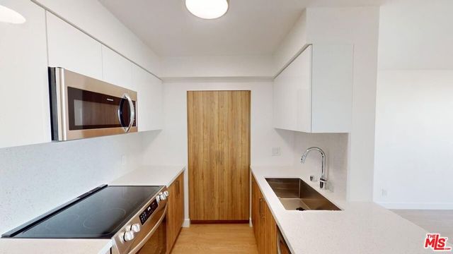 2700 Neilson Way 1623, Santa Monica, CA 90405