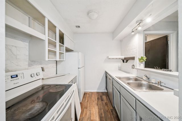 6712 S Lewis Avenue 104, Tulsa, OK 74136