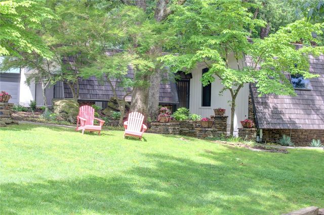 1011 N Tanglebriar Lane, Fayetteville, AR 72701