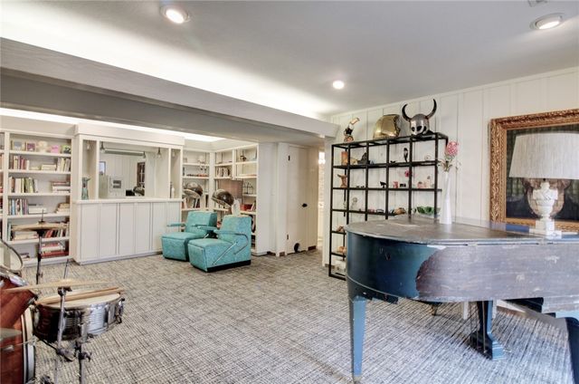 1011 N Tanglebriar Lane, Fayetteville, AR 72701
