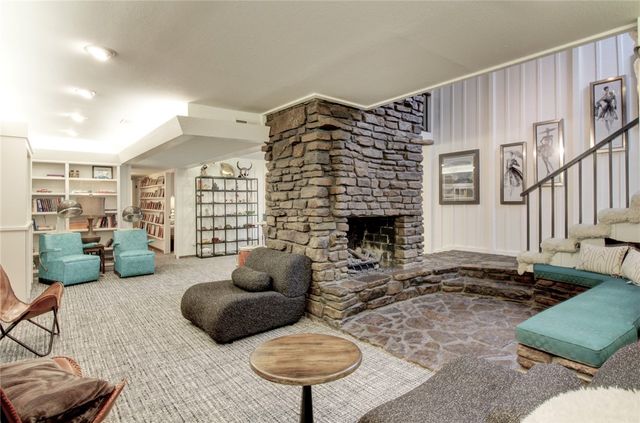 1011 N Tanglebriar Lane, Fayetteville, AR 72701