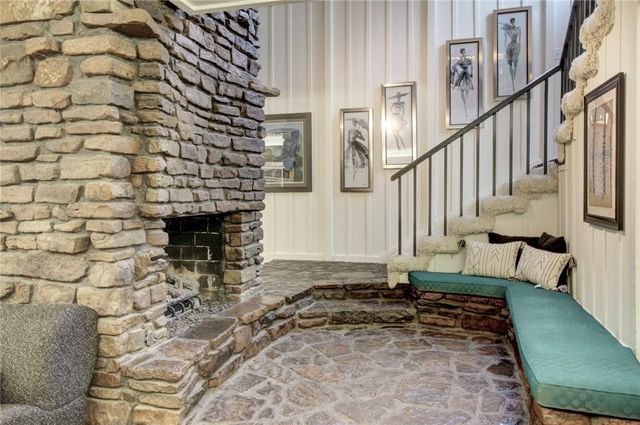 1011 N Tanglebriar Lane, Fayetteville, AR 72701