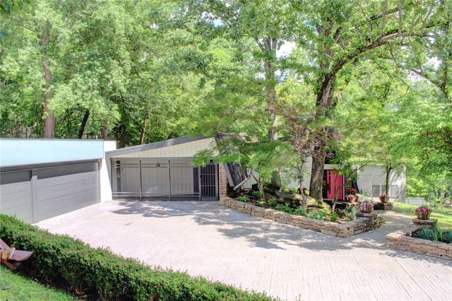 1011 N Tanglebriar Lane, Fayetteville, AR 72701