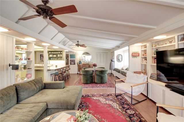 1011 N Tanglebriar Lane, Fayetteville, AR 72701