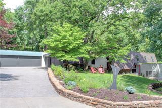 1011 N Tanglebriar Lane, Fayetteville, AR 72701