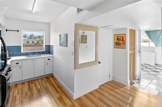 2250 Bay Dr 17, Miami Beach, FL 33141