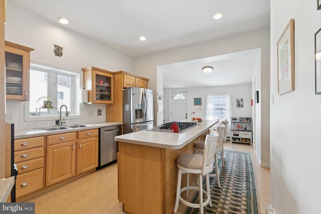 122 E WASHINGTON LN, Philadelphia, PA 19144