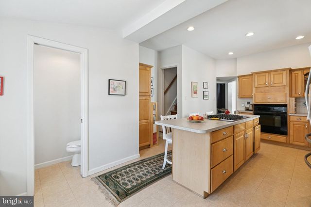 122 E WASHINGTON LN, Philadelphia, PA 19144