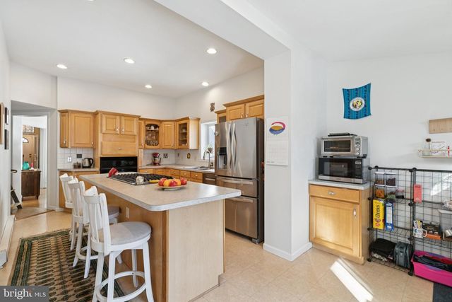 122 E WASHINGTON LN, Philadelphia, PA 19144