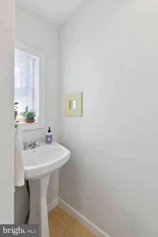 122 E WASHINGTON LN, Philadelphia, PA 19144