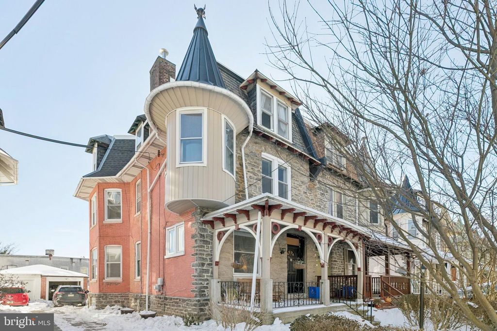 Image 1 of property listing at 122 E WASHINGTON LN, Philadelphia, PA 19144