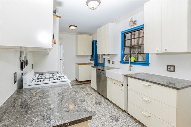 641 Canyon Drive, Glendale, CA 91206