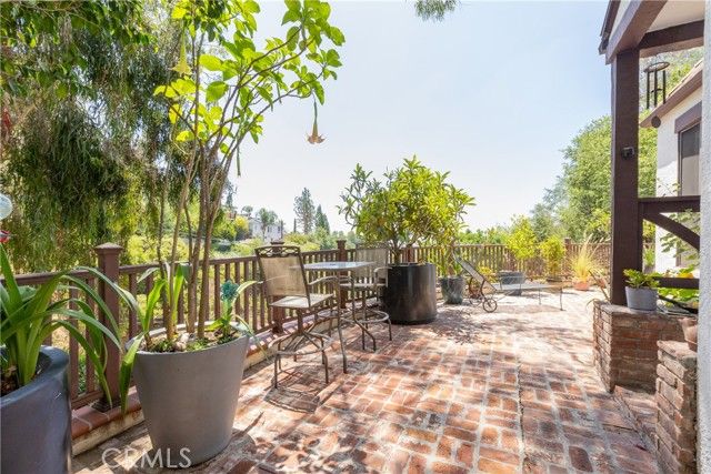 641 Canyon Drive, Glendale, CA 91206