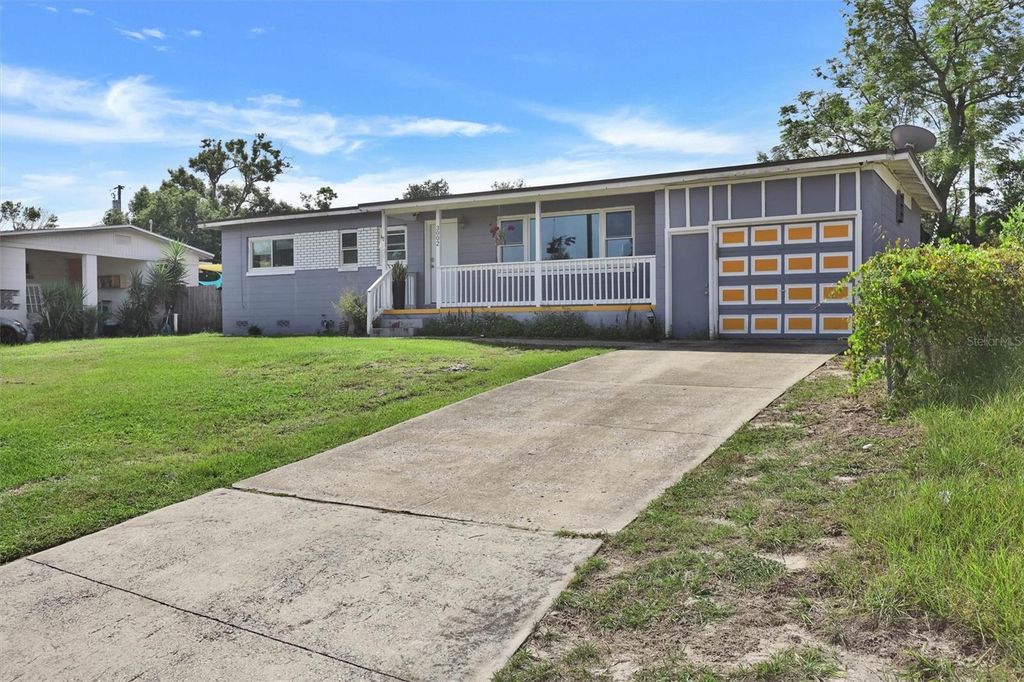 Image 2 of property listing at 3002 DRAKE DRIVE, Orlando, FL 32810