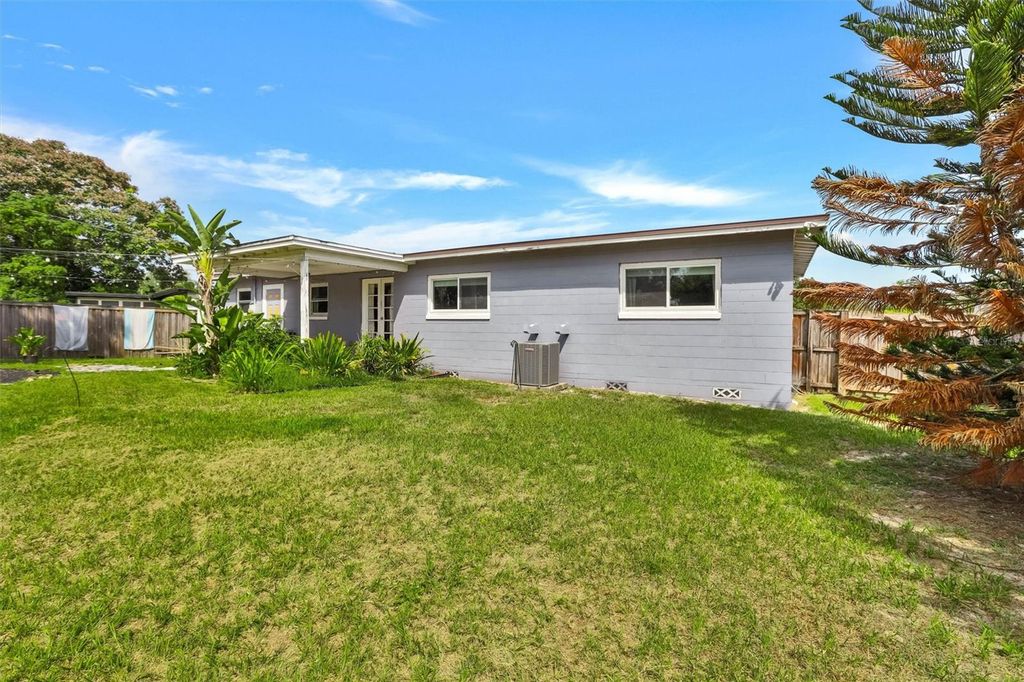 Image 23 of property listing at 3002 DRAKE DRIVE, Orlando, FL 32810