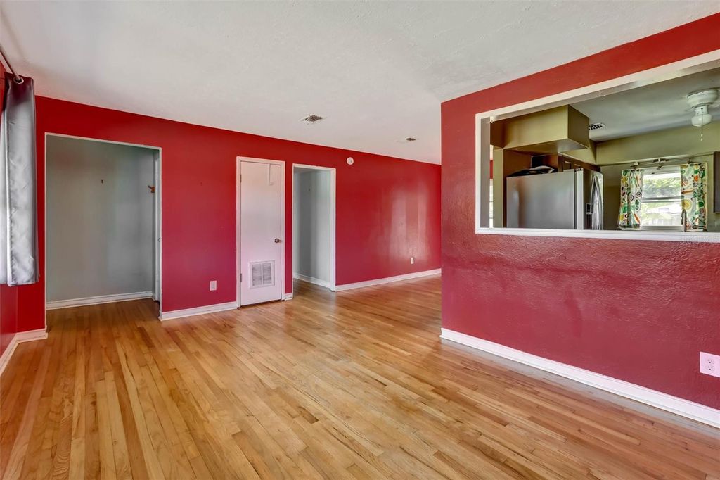 Image 4 of property listing at 3002 DRAKE DRIVE, Orlando, FL 32810