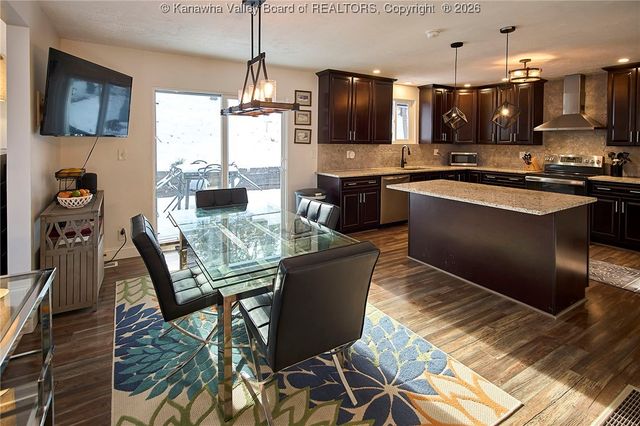 123 Woodbridge Drive, Charleston, WV 25311