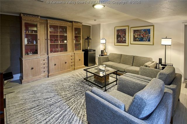 123 Woodbridge Drive, Charleston, WV 25311