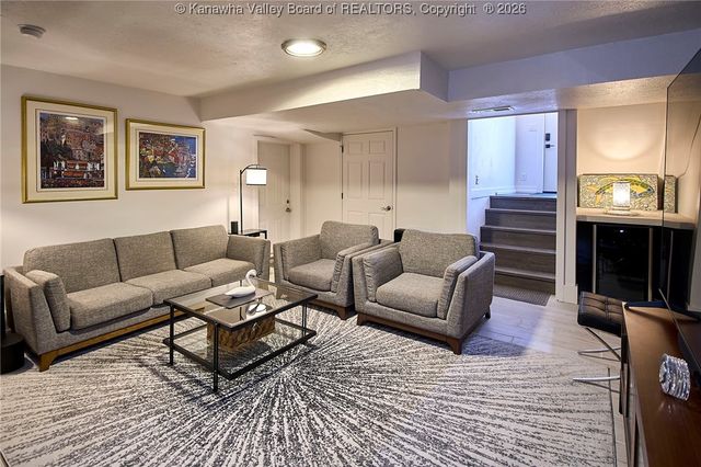 123 Woodbridge Drive, Charleston, WV 25311