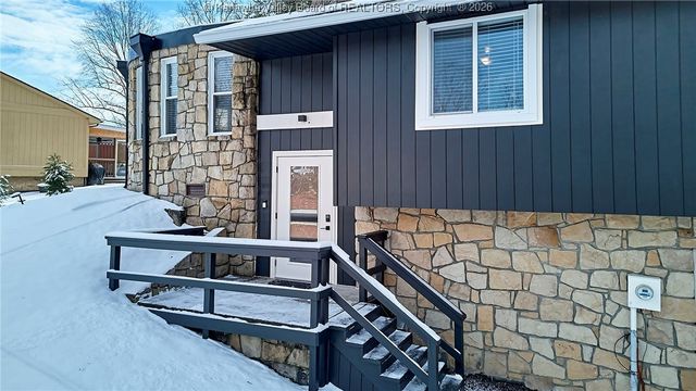 123 Woodbridge Drive, Charleston, WV 25311