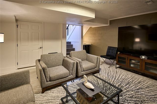 123 Woodbridge Drive, Charleston, WV 25311