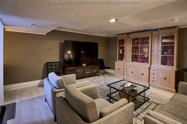 123 Woodbridge Drive, Charleston, WV 25311