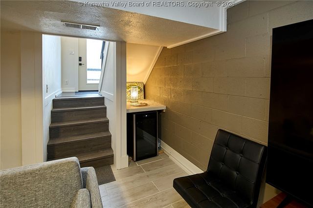 123 Woodbridge Drive, Charleston, WV 25311