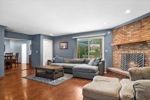 3 Whitehall Court, Buffalo Grove, IL 60089