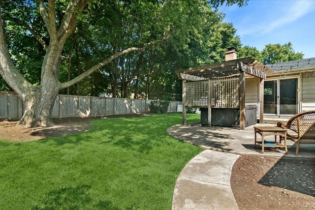 3 Whitehall Court, Buffalo Grove, IL 60089