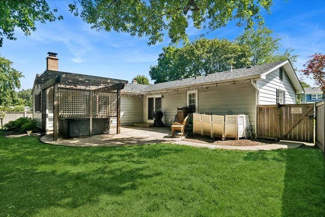 3 Whitehall Court, Buffalo Grove, IL 60089