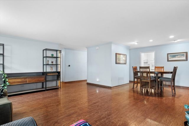 3 Whitehall Court, Buffalo Grove, IL 60089