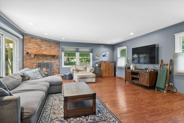 3 Whitehall Court, Buffalo Grove, IL 60089