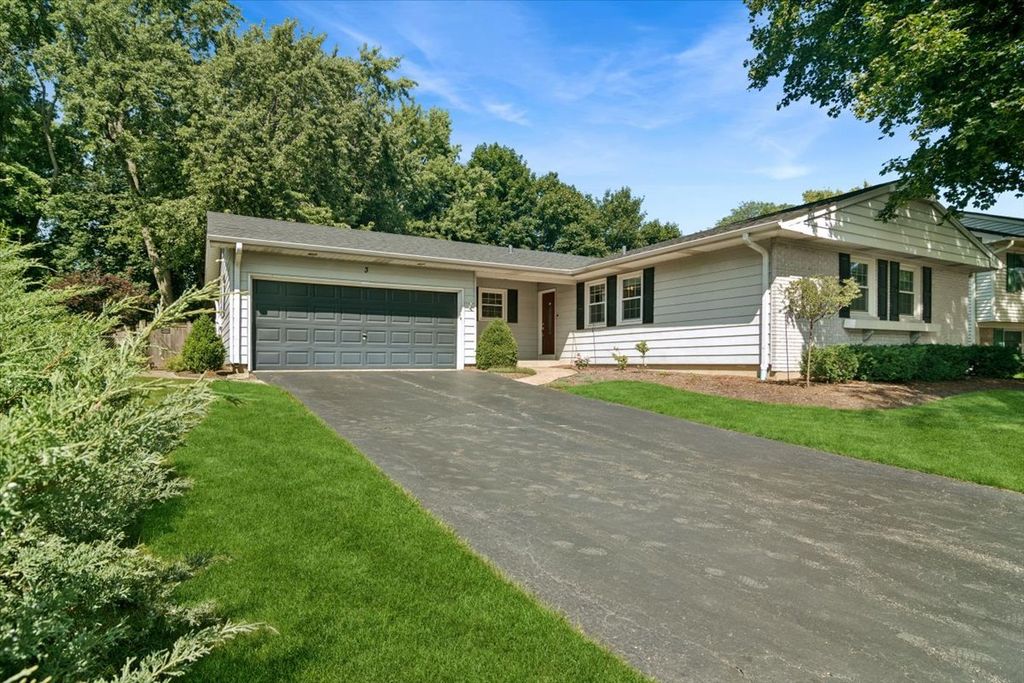 3 Whitehall Court, Buffalo Grove, IL 60089