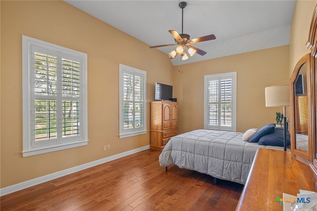 55 Post Oak Bend, Inez, TX 77968