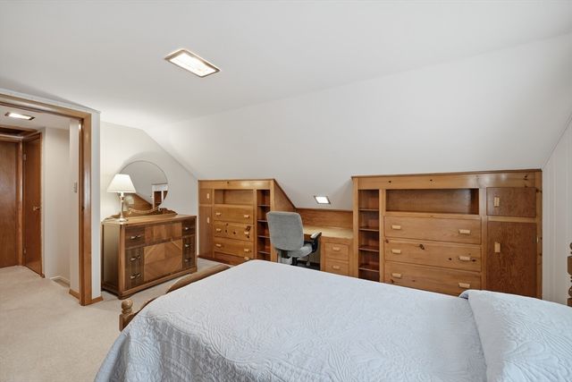 246 El Paso St, Springfield, MA 01104