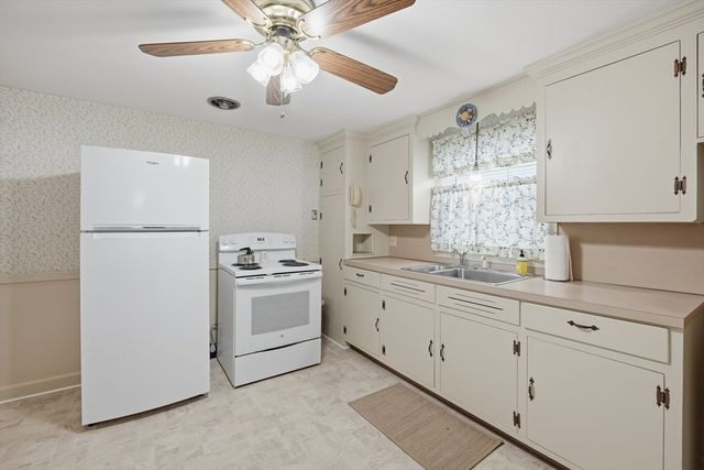 246 El Paso St, Springfield, MA 01104