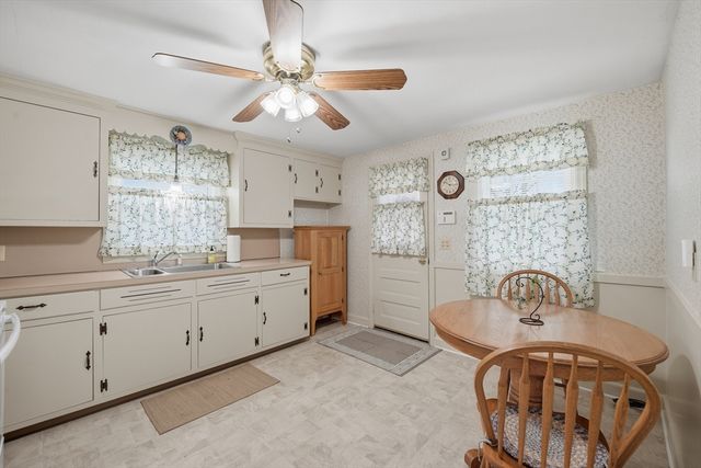 246 El Paso St, Springfield, MA 01104