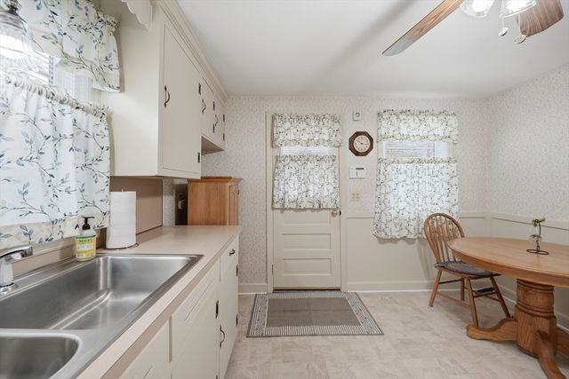 246 El Paso St, Springfield, MA 01104