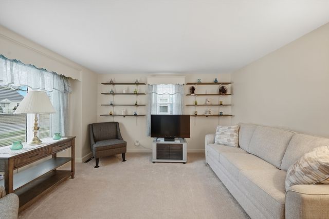 246 El Paso St, Springfield, MA 01104