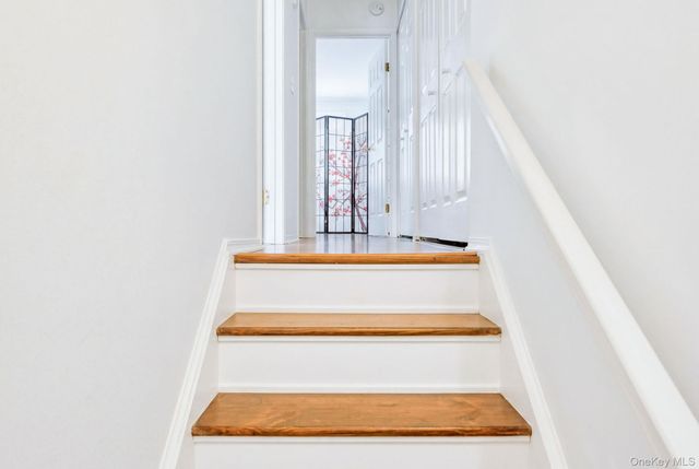 255 Village Court, Kingston, NY 12401