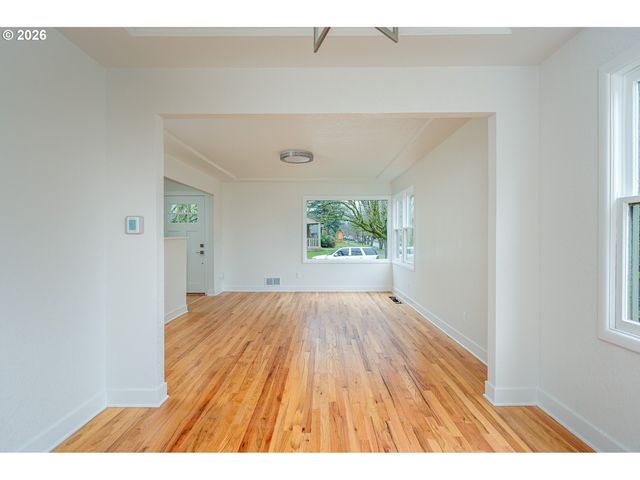 5721 N WILLIS Blvd, Portland, OR 97203