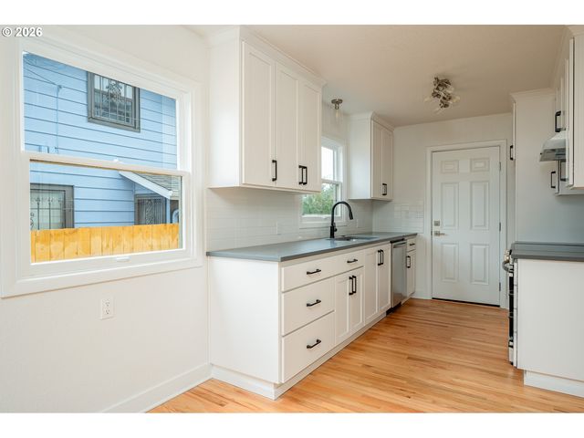 5721 N WILLIS Blvd, Portland, OR 97203