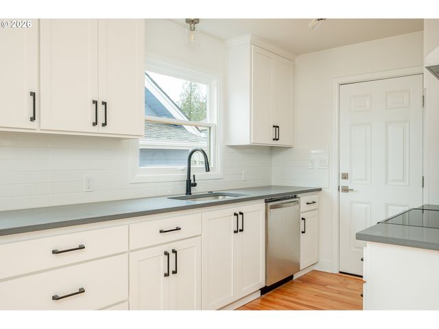 5721 N WILLIS Blvd, Portland, OR 97203