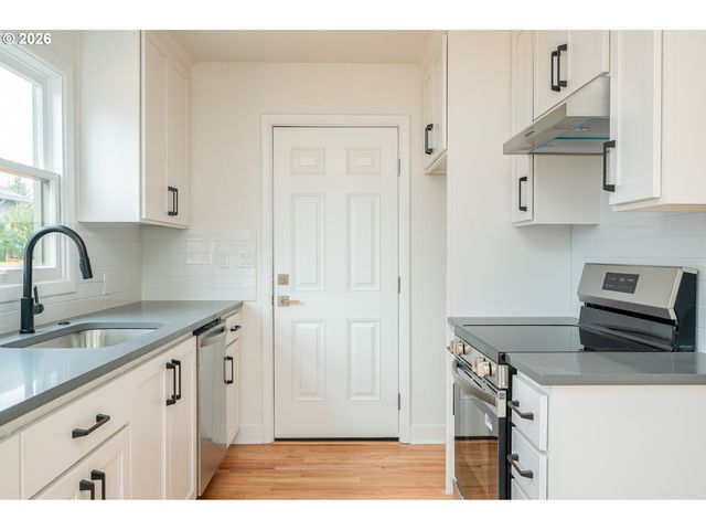 5721 N WILLIS Blvd, Portland, OR 97203