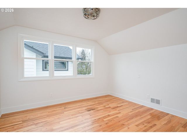 5721 N WILLIS Blvd, Portland, OR 97203