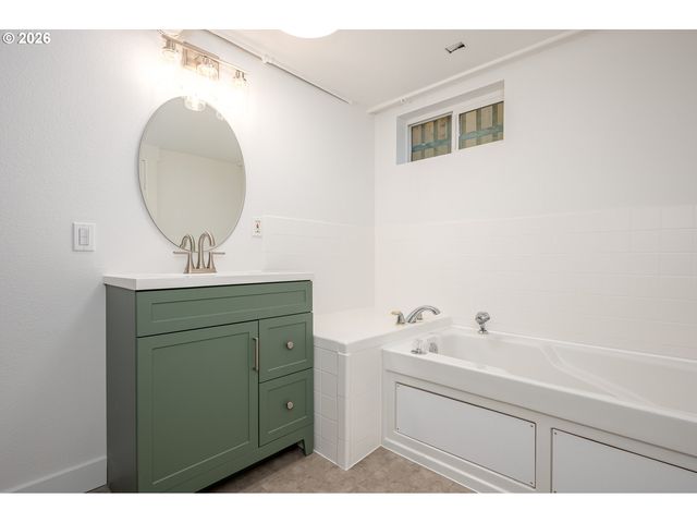 5721 N WILLIS Blvd, Portland, OR 97203