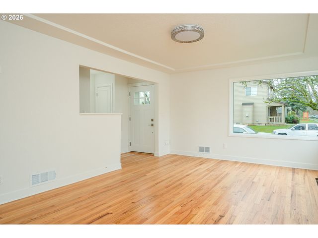 5721 N WILLIS Blvd, Portland, OR 97203