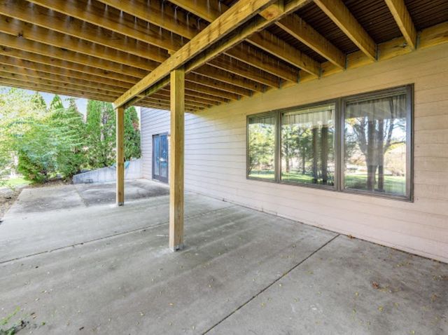 1250 Columbine Cir, Salina, KS 67401