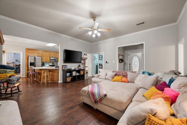 512 Shady Oaks Trail, Burleson, TX 76028