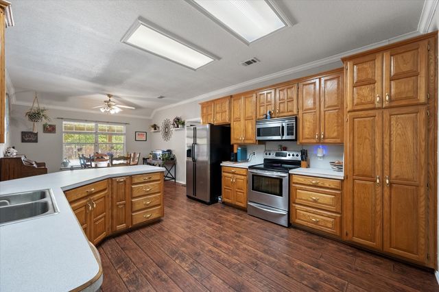 512 Shady Oaks Trail, Burleson, TX 76028